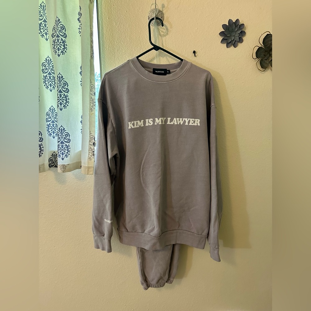 Wmns 'Kim is my Lawyer' Sweats